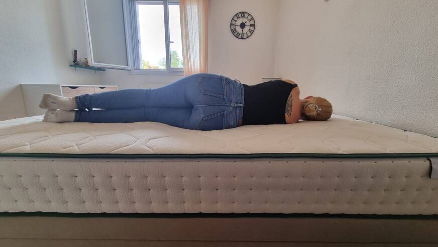 dormir sur le cote matelas bonnuit