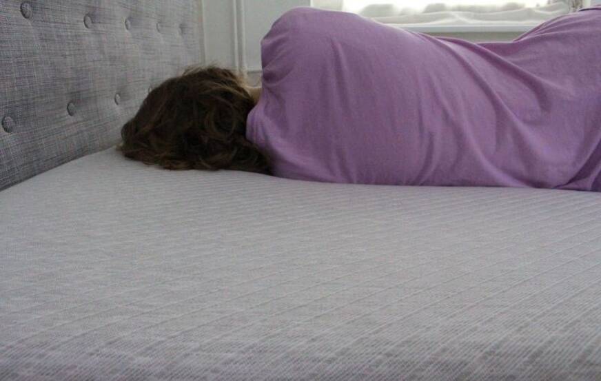 Leesa test matelas position latérale