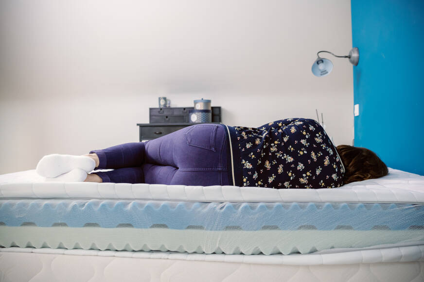 dormir sur le cote mousse bleue matelas lumia