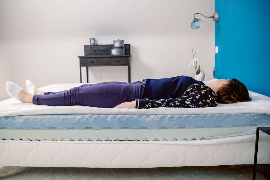 dormir sur le dos mousse bleue matelas lumia