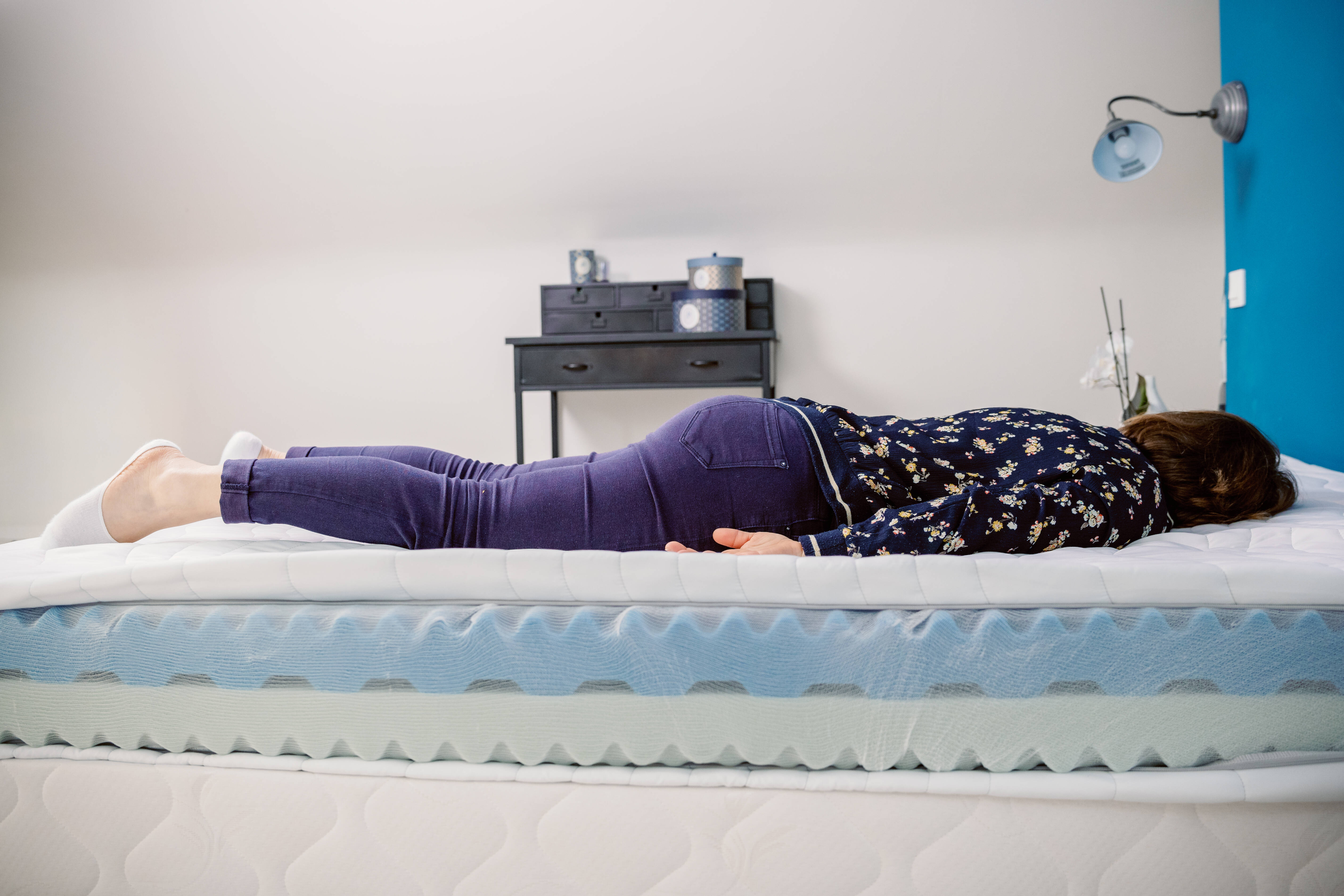 dormir sur le ventre mousse bleue matelas lumia